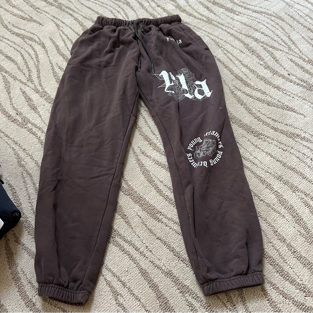 Youngla for her sweatpants M